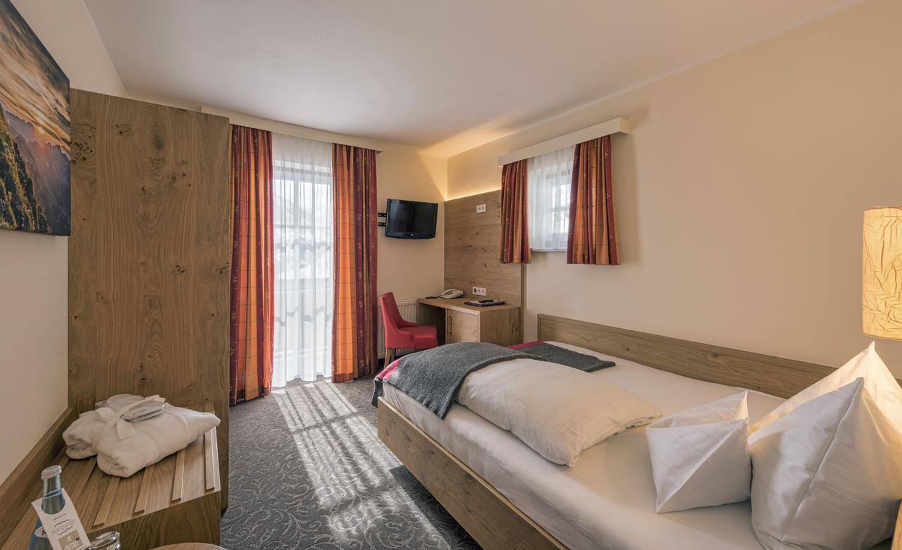 Hotel Alpenland โอเบอร์เทาเอิร์น ภายนอก รูปภาพ